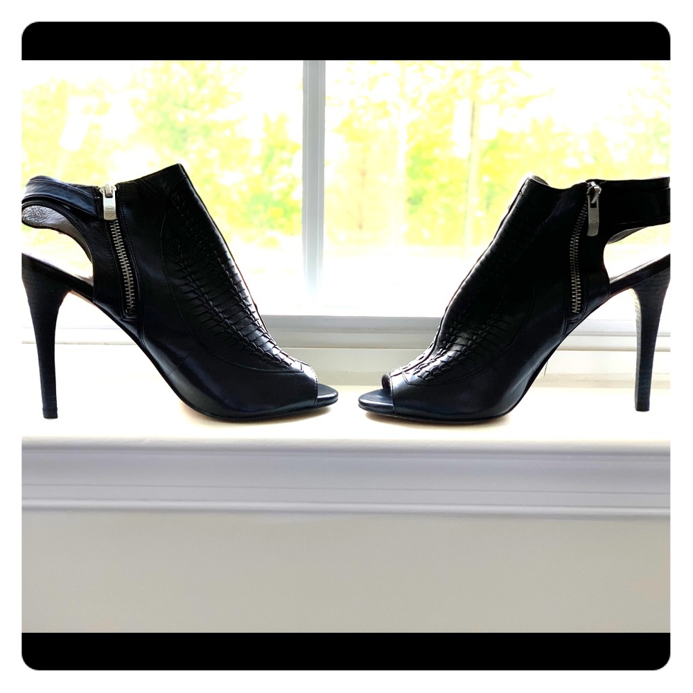 Black leather Vince Camuto high heels